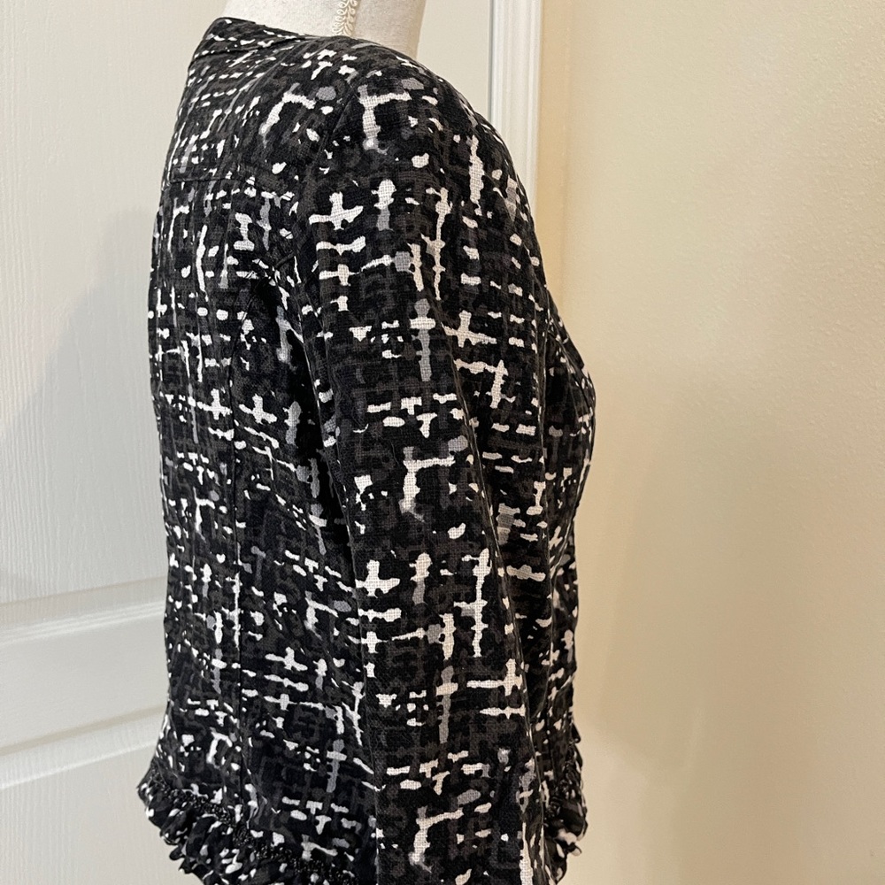 Beautiful Jacket With Ruffled Edges - image 7